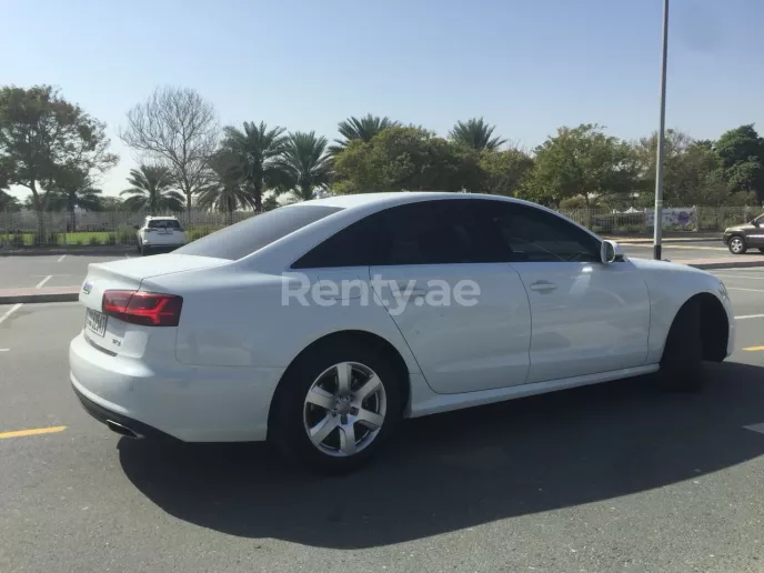 Audi A6 (Blanc), 2018 &agrave; louer &agrave; Duba&iuml;