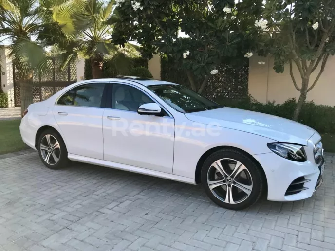 Mercedes E Klasse (Wit), 2019 te huur in Dubai