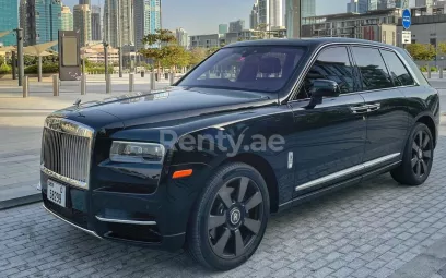Dubai'de kiralık Rolls Royce Cullinan (Siyah), 2021