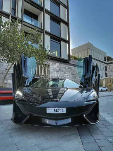 إيجار مكلارين 570S سبايدر (أسود), 2018 في دبي