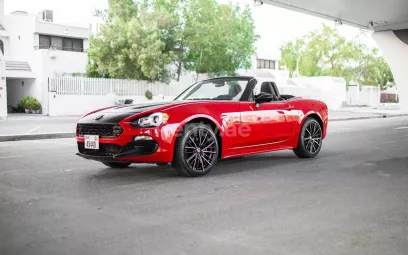 Fiat Abarth 124 Spider (Rouge), 2019 &agrave; louer &agrave; Duba&iuml;