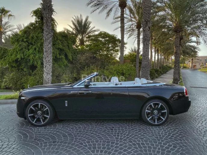 Rolls Royce Dawn (Negro), 2020 para alquiler en Dub&aacute;i