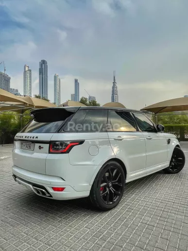 Range Rover Sport SVR (Blanc), 2020 &agrave; louer &agrave; Duba&iuml;