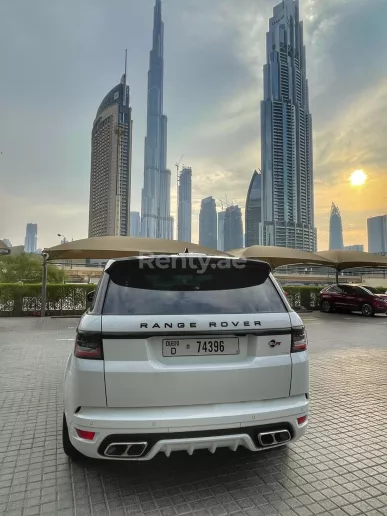 Range Rover Sport SVR (Blanc), 2020 &agrave; louer &agrave; Duba&iuml;