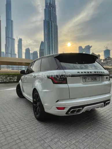 Range Rover Sport SVR (Blanc), 2020 &agrave; louer &agrave; Duba&iuml;