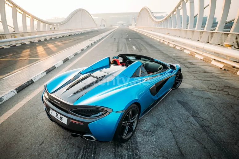 McLaren 570S Spyder (Blau), 2018  zur Miete in Dubai