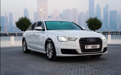 Audi A6 (Blanco), 2016 para alquiler en Dub&aacute;i