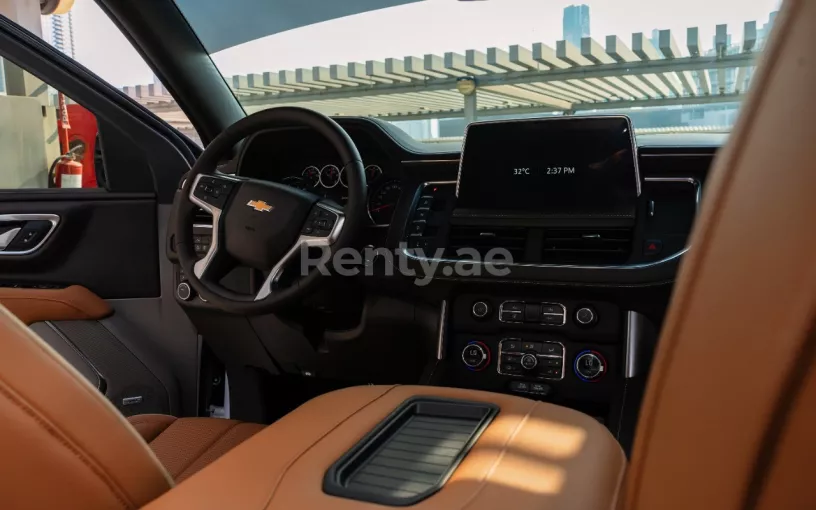 Chevrolet Tahoe (Beige), 2021 para alquiler en Dub&aacute;i