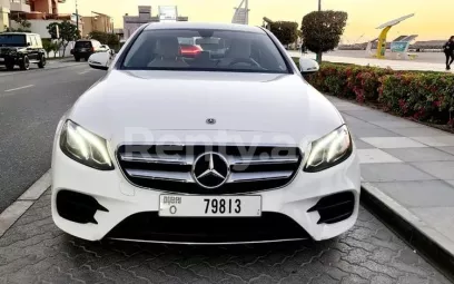 Mercedes E Класс (Белый), 2019 для аренды в Дубай