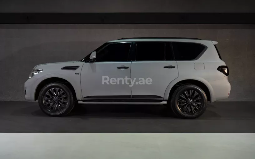 Nissan Patrol V8 (Grau), 2019  zur Miete in Dubai