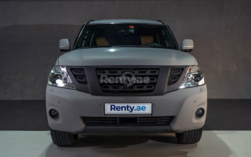 Nissan Patrol V8 (Grau), 2019  zur Miete in Dubai