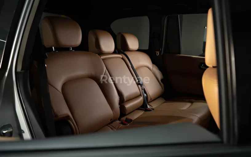 Nissan Patrol V8 (Grau), 2019  zur Miete in Dubai