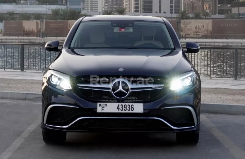 Mercedes GLC Coupe (Azul), 2020 para alquiler en Dub&aacute;i