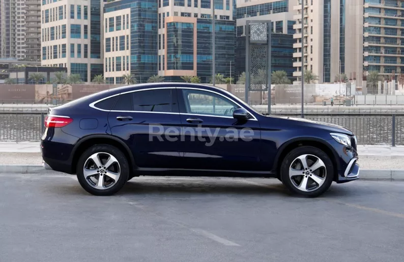 Mercedes GLC Coupe (Azul), 2020 para alquiler en Dub&aacute;i