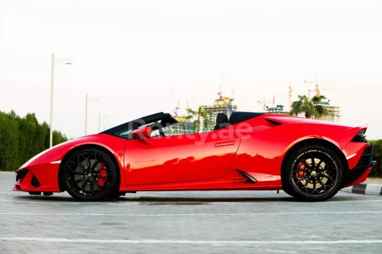Lamborghini Evo Spyder (rojo), 2020 para alquiler en Dub&aacute;i