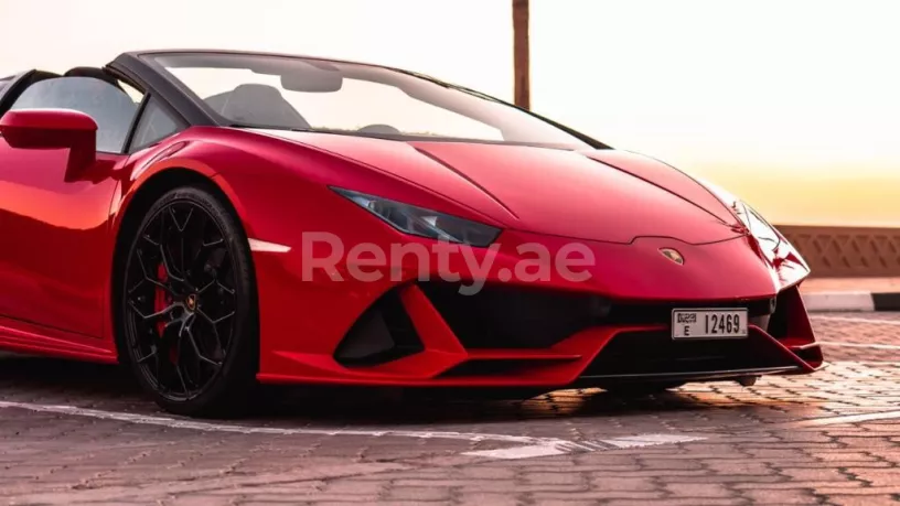 Lamborghini Evo Spyder (rojo), 2020 para alquiler en Dub&aacute;i