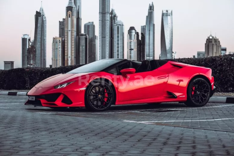 Lamborghini Evo Spyder (rojo), 2020 para alquiler en Dub&aacute;i