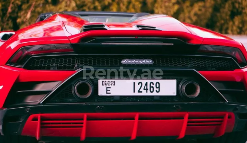 Lamborghini Evo Spyder (rojo), 2020 para alquiler en Dub&aacute;i