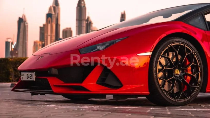 Lamborghini Evo Spyder (rojo), 2020 para alquiler en Dub&aacute;i