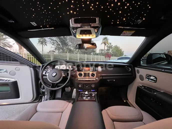 Rolls Royce Ghost (Gris plateado), 2020 para alquiler en Dub&aacute;i
