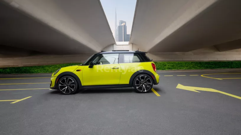 Mini Cooper (Verte), 2019 &agrave; louer &agrave; Duba&iuml;