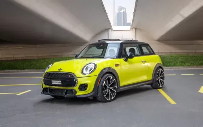 Mini Cooper (verde), 2019 in affitto a Dubai