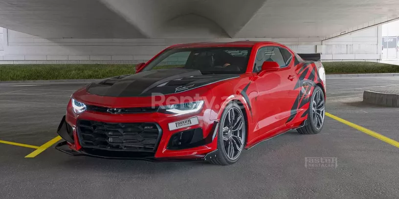 Chevrolet Camaro (rojo), 2020 para alquiler en Dub&aacute;i