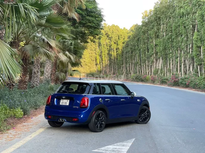 Mini Cooper S (Azul), 2019 para alquiler en Dub&aacute;i