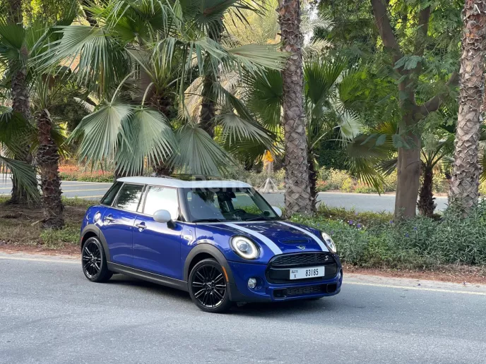 Mini Cooper S (Azul), 2019 para alquiler en Dub&aacute;i