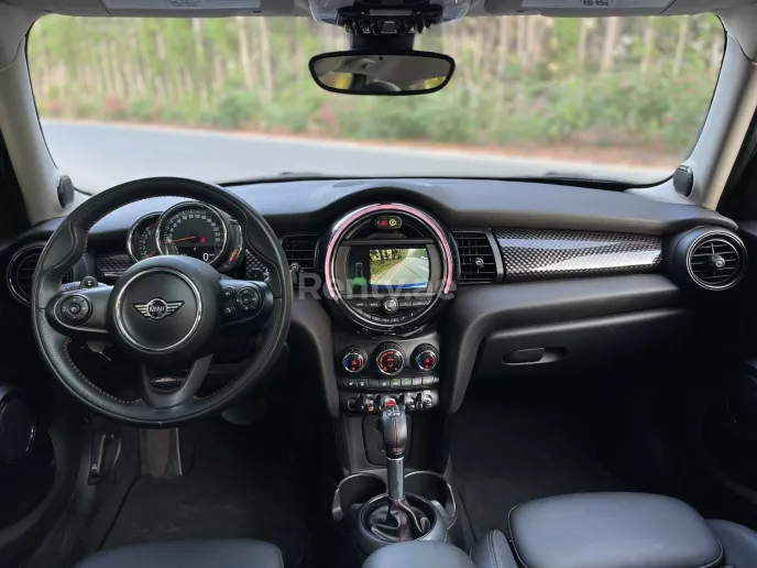 Mini Cooper S (Azul), 2019 para alquiler en Dub&aacute;i