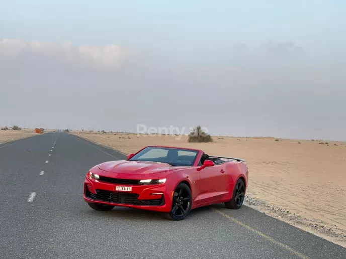 Chevrolet Camaro Convertible (Rood), 2020 te huur in Dubai