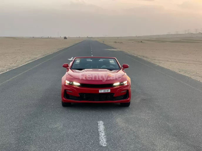 Chevrolet Camaro Convertible (Rood), 2020 te huur in Dubai