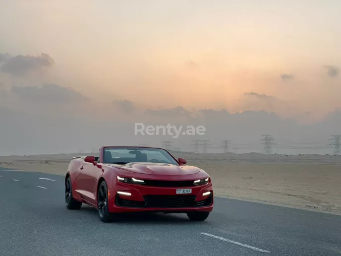 Chevrolet Camaro Convertible (Rood), 2020 te huur in Dubai