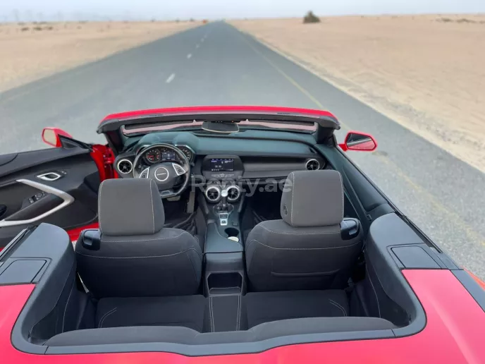 Chevrolet Camaro Convertible (Rood), 2020 te huur in Dubai