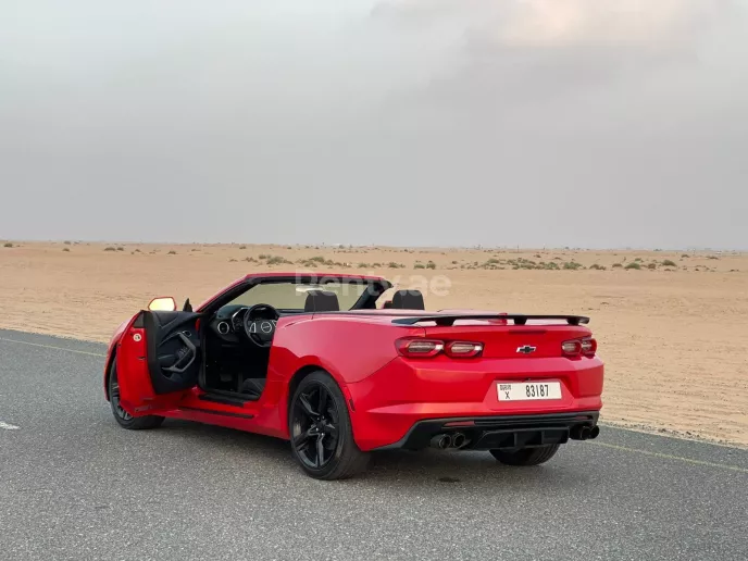 Chevrolet Camaro Convertible (Rood), 2020 te huur in Dubai