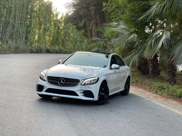 Mercedes Classe C (Blanc), 2020 &agrave; louer &agrave; Duba&iuml;