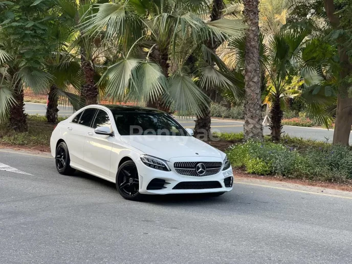 Mercedes Classe C (Blanc), 2020 &agrave; louer &agrave; Duba&iuml;