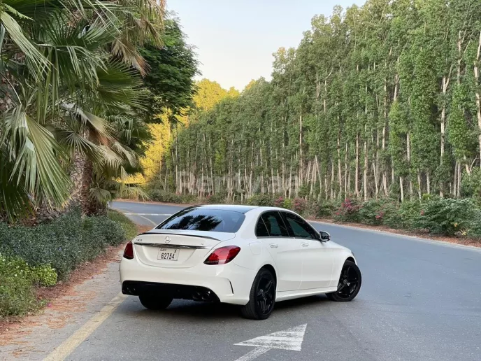 Mercedes Classe C (Blanc), 2020 &agrave; louer &agrave; Duba&iuml;