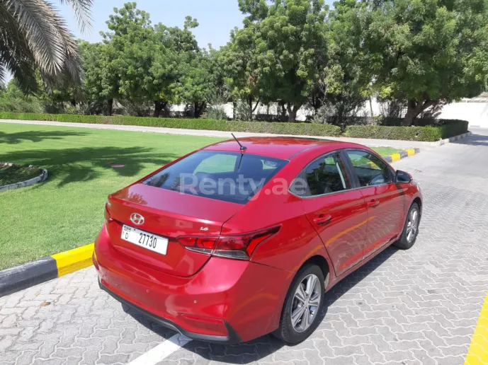 Hyundai Accent (Bordeaux), 2020 &agrave; louer &agrave; Duba&iuml;