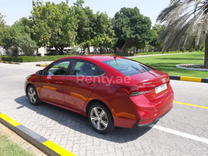 Hyundai Accent (Bordeaux), 2020 &agrave; louer &agrave; Duba&iuml;