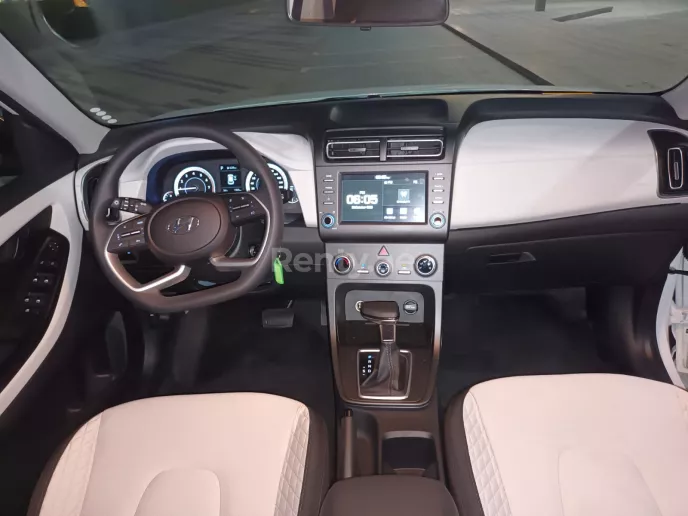 Hyundai Creta (Blanco), 2022 para alquiler en Dub&aacute;i