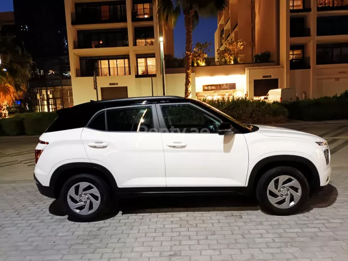 Hyundai Creta (Blanco), 2022 para alquiler en Dub&aacute;i