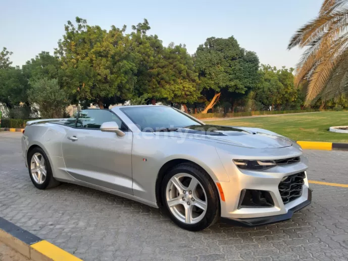 Chevrolet Camaro (Zilver), 2020 te huur in Dubai