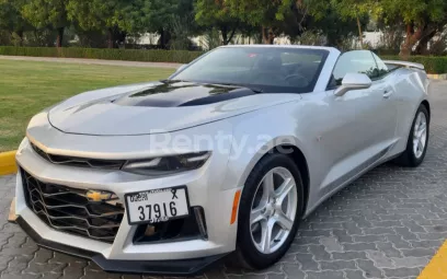 Chevrolet Camaro (Серебро), 2020 для аренды в Дубай