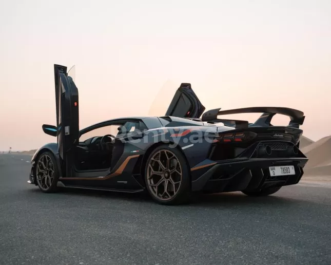 Lamborghini Aventador SVJ 63 (Blauw), 2019 te huur in Dubai