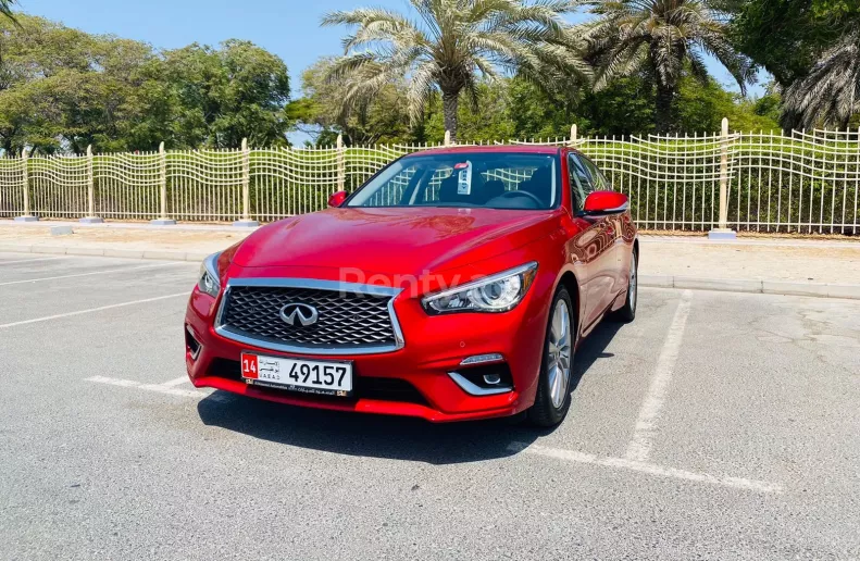 إيجار إنفينيتي Q50 (أحمر), 2021 في دبي