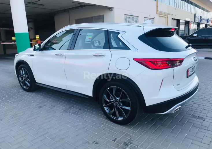 إيجار إنفينيتي QX50 (أبيض), 2021 في دبي
