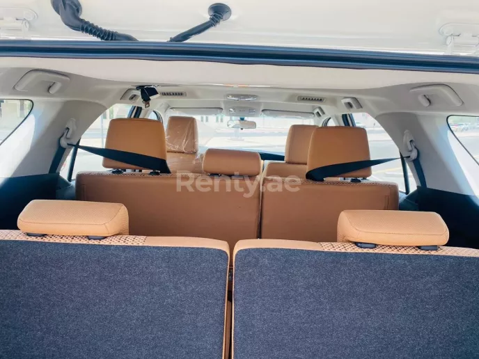 Toyota Fortuner (Белый), 2021 для аренды в Дубай