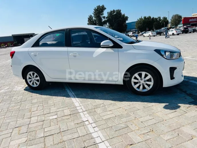 KIA Pegas (Blanc), 2022 &agrave; louer &agrave; Duba&iuml;