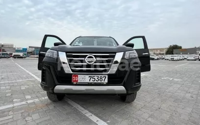 Nissan Xterra (Schwarz), 2022 zur Miete in Dubai
